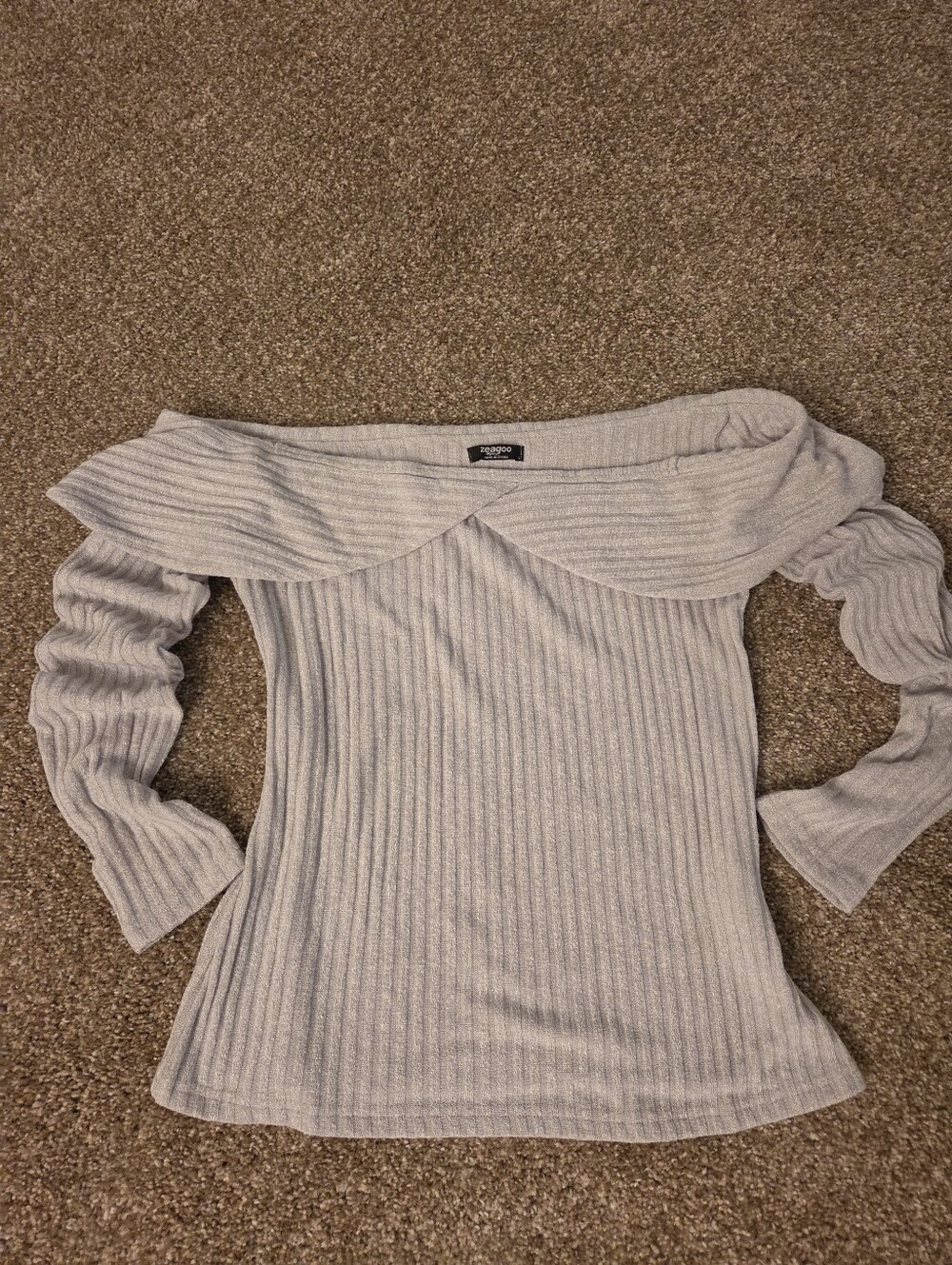 zeagoo Off-the-Shoulder Ribbed Sweater in Light Gray